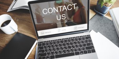 dizüstü bilgisayar ile çalışma alanı tablosu