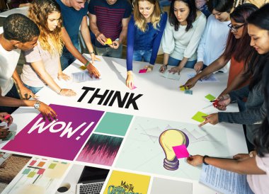 Öğrenci çalışma masasında çeşitlilik grubu