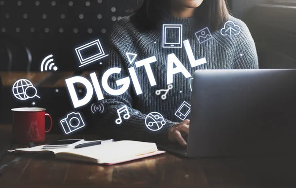 Woman working with laptop — Stock Photo, Image