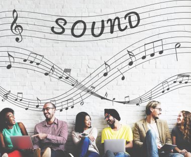 çeşitlilik arkadaşları ile ses duvarının yakınında