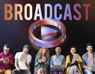 İnsanlar dijital araçları tarama  