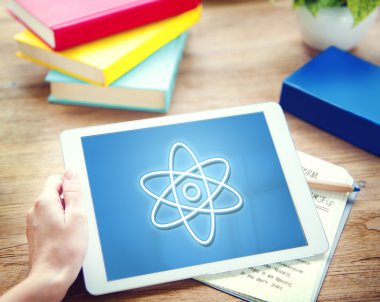 kişi holding dijital tablet