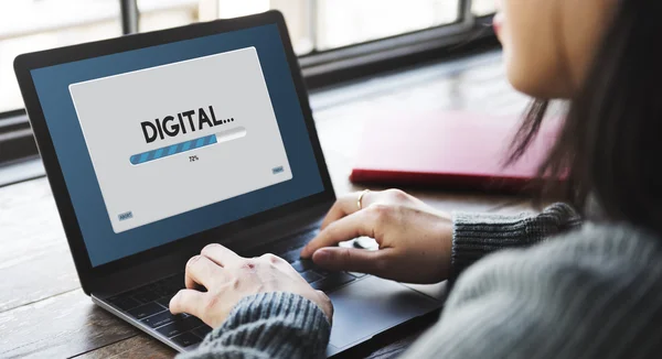 Woman working with laptop — Stock Photo, Image