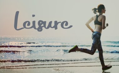 Kumsalda çalıştıran tozluk kadında