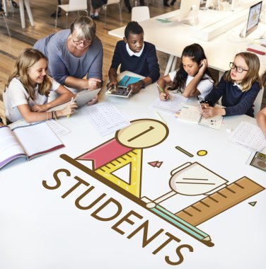 öğretmen çocukların grup ile