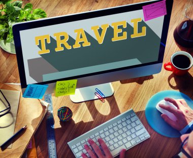 Bilgisayar kullanan adam 