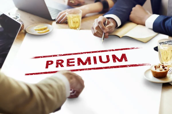 Insanlar Premium hakkında tartışıyor — Stok fotoğraf