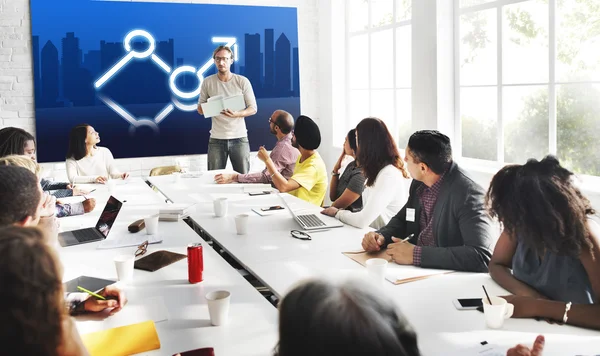 Geschäftsleute im Büro — Stockfoto