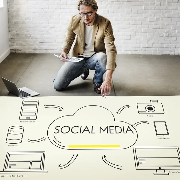 Biznesmen z mediów społecznych — Zdjęcie stockowe