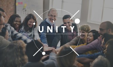 Neşeli takım eller katılın