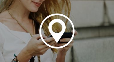 cep telefonu kullaranarak lady