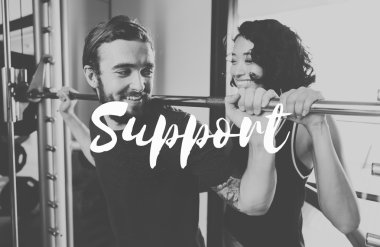Spor salonunda sportif Çift