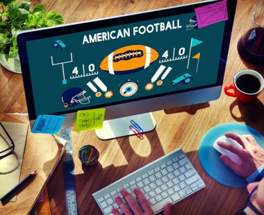 Bilgisayar kullanan adam 