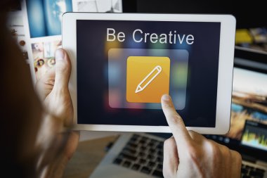 Dijital tablet dokunmadan adam 