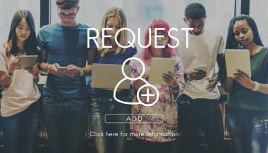 Dijital cihazlar kullanan öğrenciler 