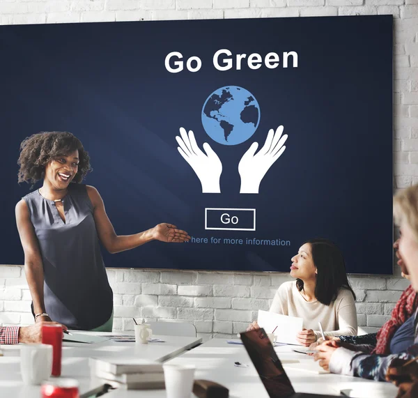 Réunion d'affaires avec go green — Photo