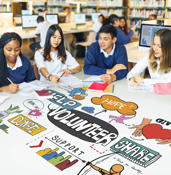 Diversidade estudantes em sala de aula — Fotografia de Stock