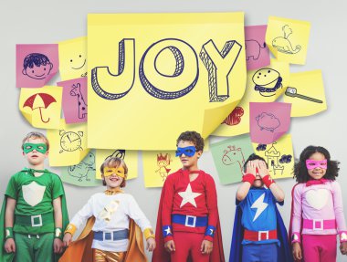 Birlikte oynayan süper kahraman çocukları