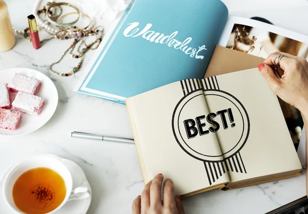 Woman using notebook — Stock Photo, Image