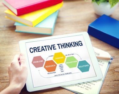 kişi holding dijital tablet