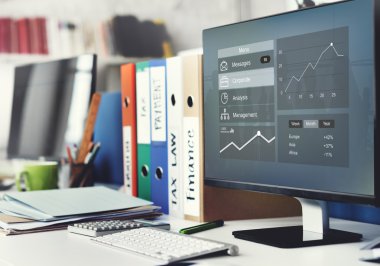bilgisayar monitöründe tablo