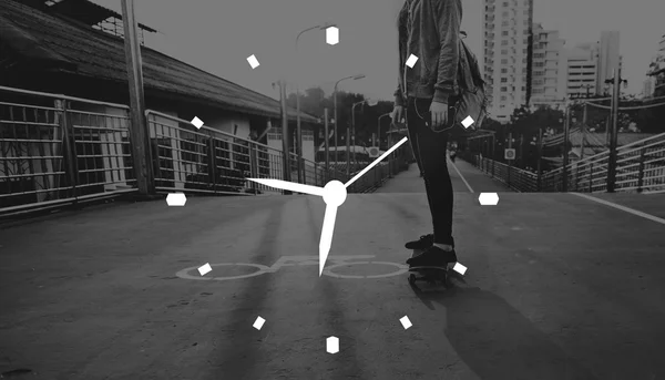 Woman riding on skateboard in city — Stock Photo, Image