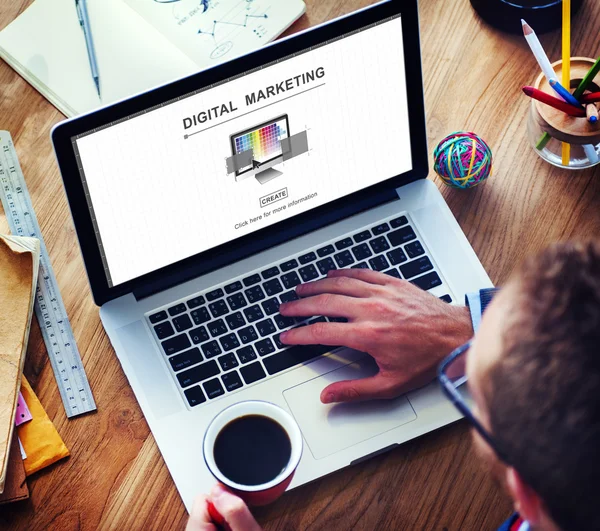 Man using laptop — Stock Photo, Image