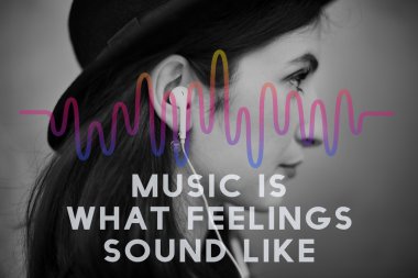 kulaklıklar ile güzel bir kadın