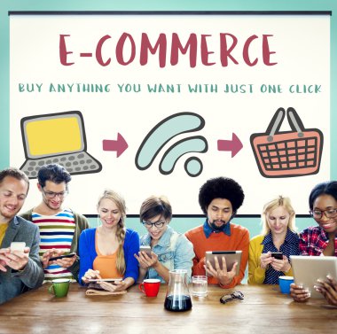Çok ırklı insanlar online alışveriş 