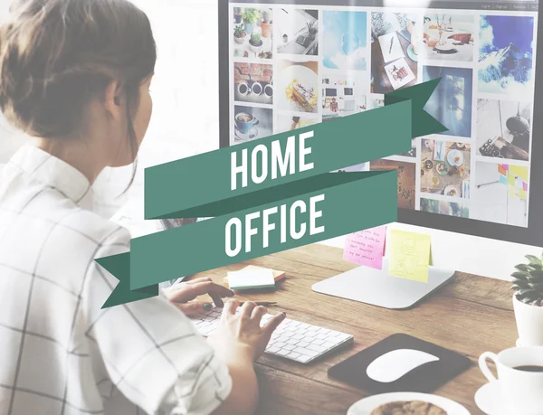 Genç bilgisayar ile çalışma