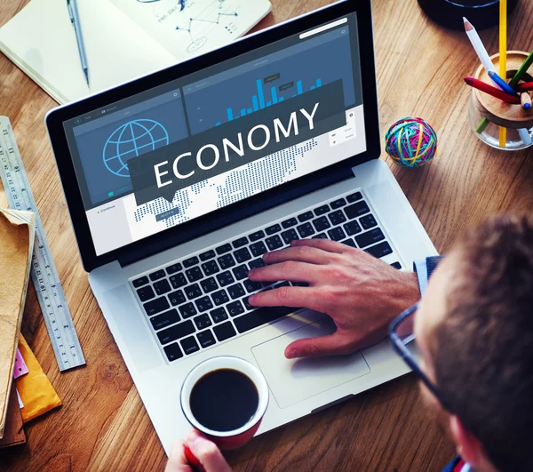 Man using laptop — Stock Photo, Image