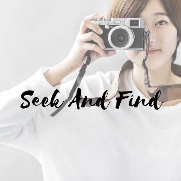 Ázsiai lány kamerával — Stock Fotó