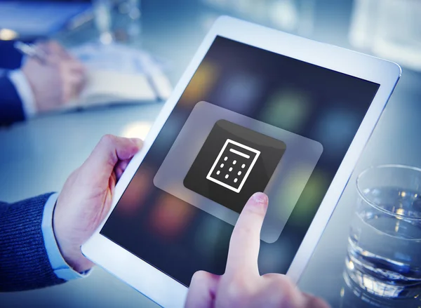 Man using tablet — Stock Photo, Image