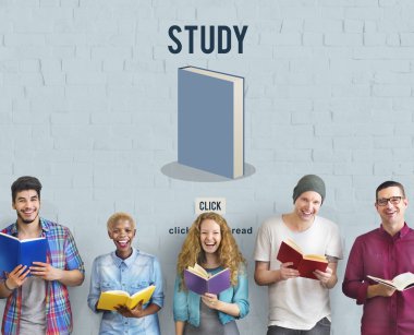 Gençler holding kitaplar