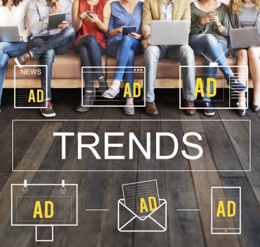 aygıtlar ve eğilimleri ile insanlar oturup