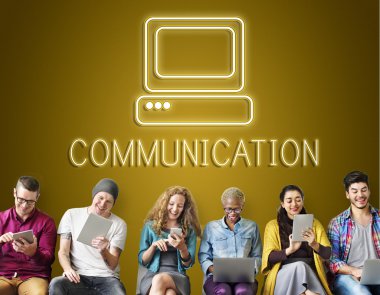 İnsanlar dijital araçları tarama  