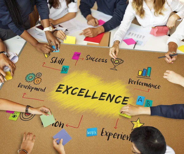 Studenten Brainstorming an der Universität — Stockfoto