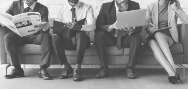 İş ekibi birlikte çalışıyor.