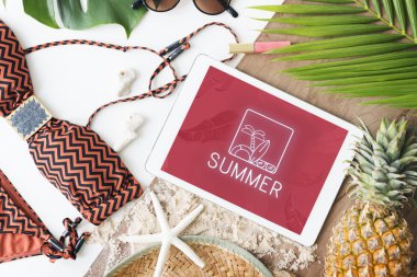 Dijital tablet ve bikini mayo 