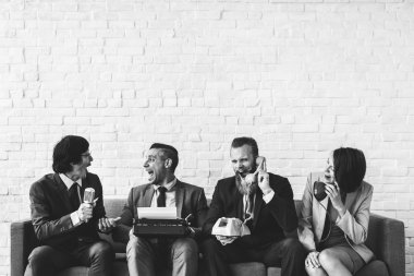 İş ekibi birlikte çalışıyor.