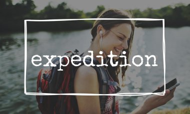 sırt çantası ile genç kız