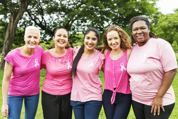 Las mujeres se apoyan mutuamente — Foto de Stock