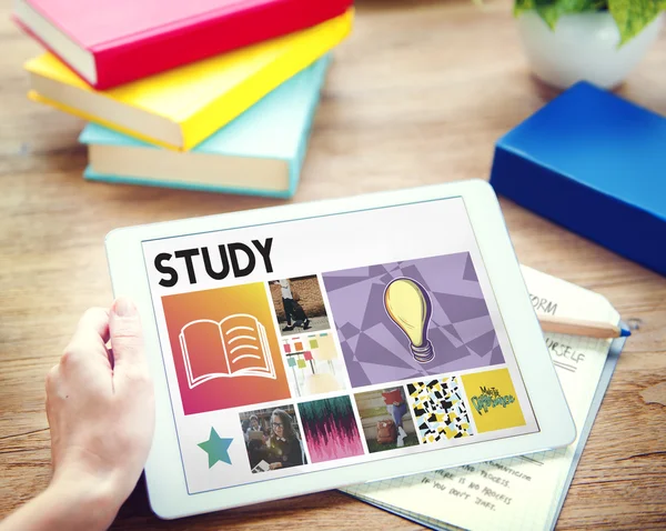 Digitales Tablet mit akademischem Ausbildungskonzept — Stockfoto