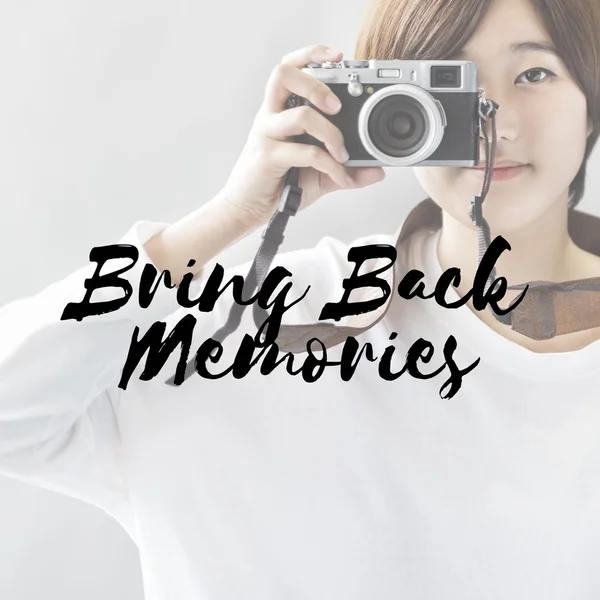 Asian girl with camera — Stock Photo, Image