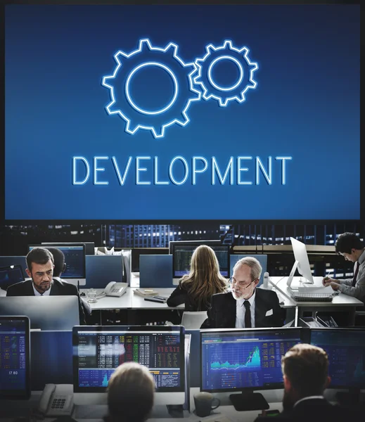 Pessoas de negócios que trabalham e desenvolvimento — Fotografia de Stock