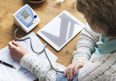 kadın kan basıncı kontrol