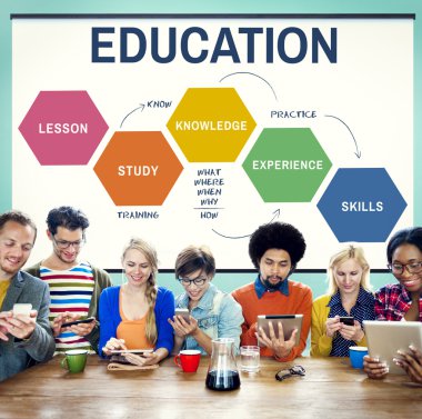 Dijital aygıtlar kullanan insanlar