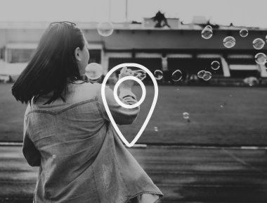 sabun köpüğü ile kadın