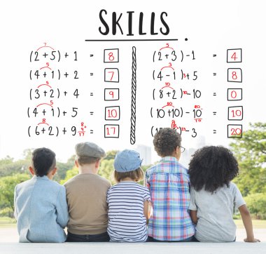 Çocuklar gülüyor ve eğlenin