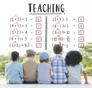 Çocuklar gülüyor ve eğlenin